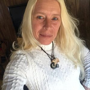 Meet your Posher, Caresse